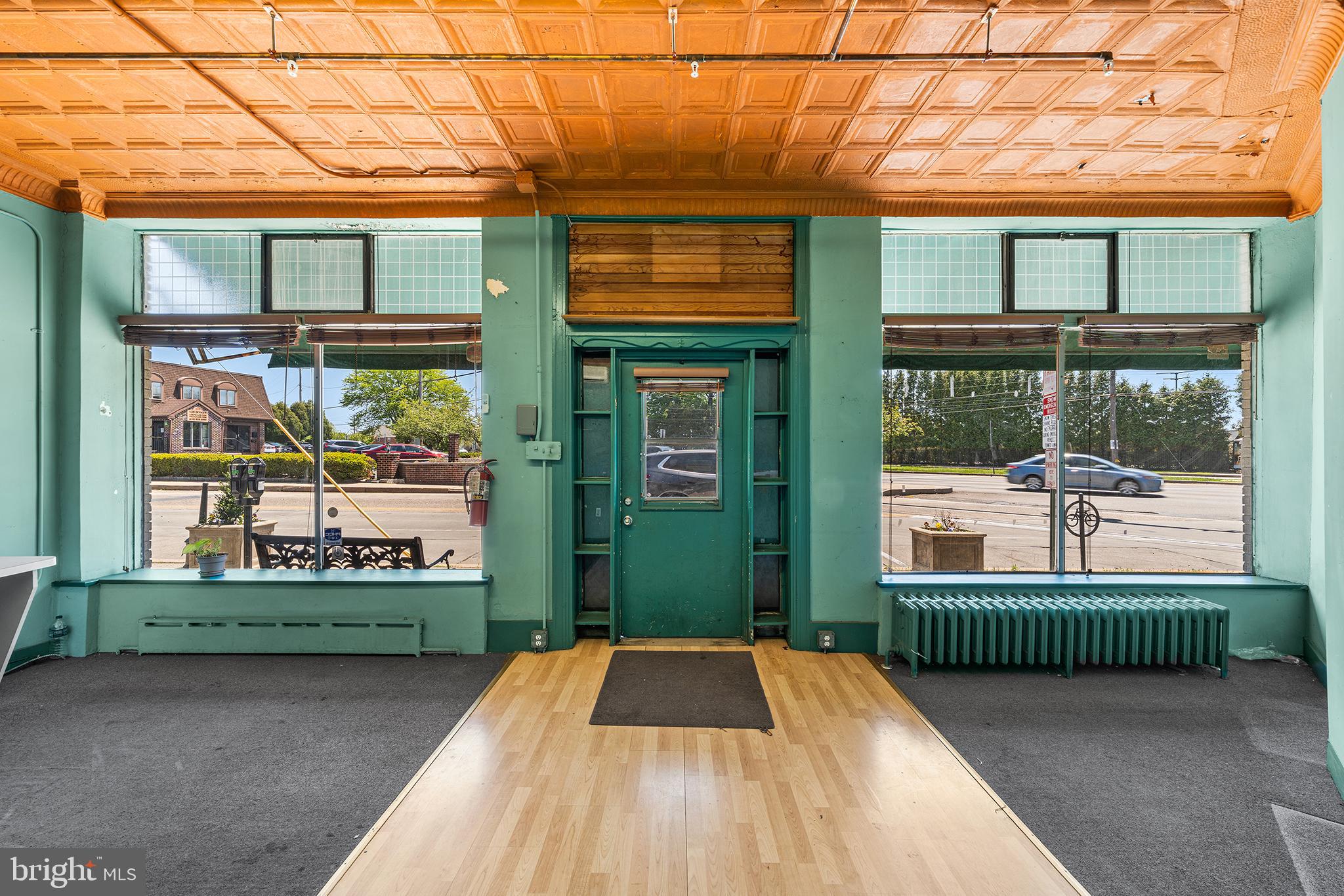 MANOA - Commercial Sale
