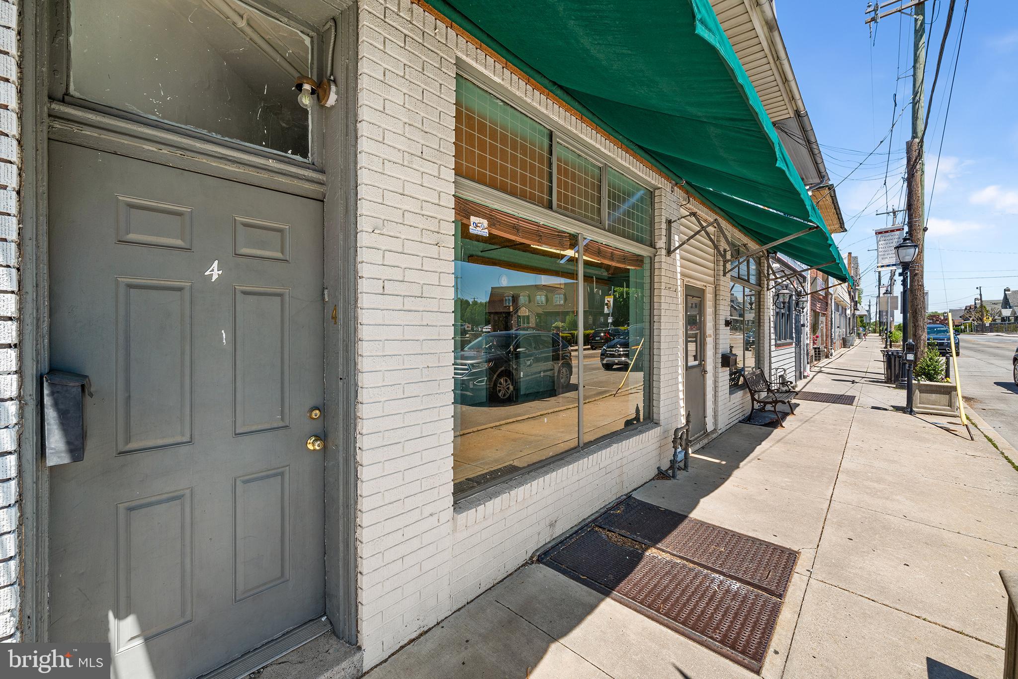 MANOA - Commercial Sale