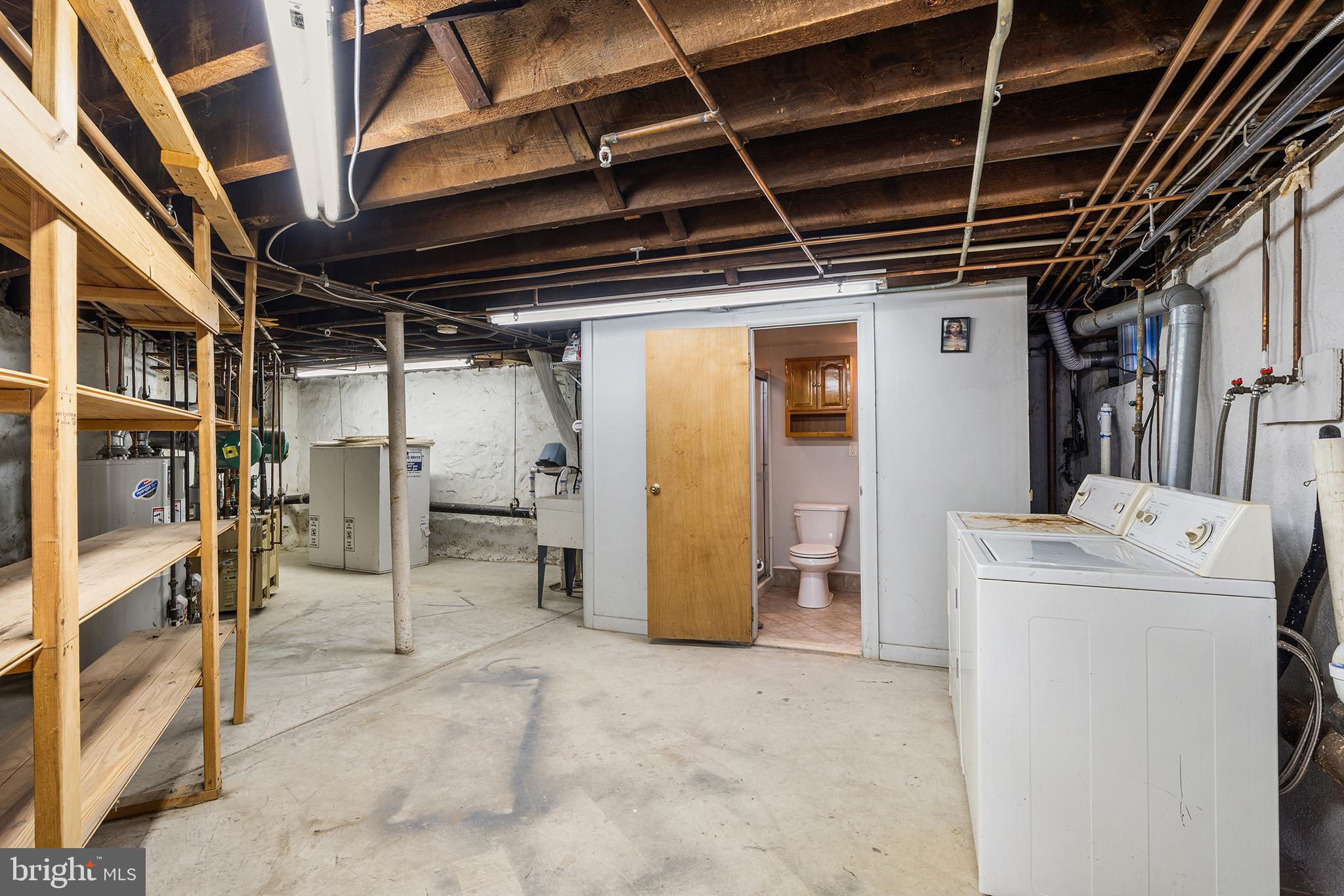 MANOA - Commercial Sale