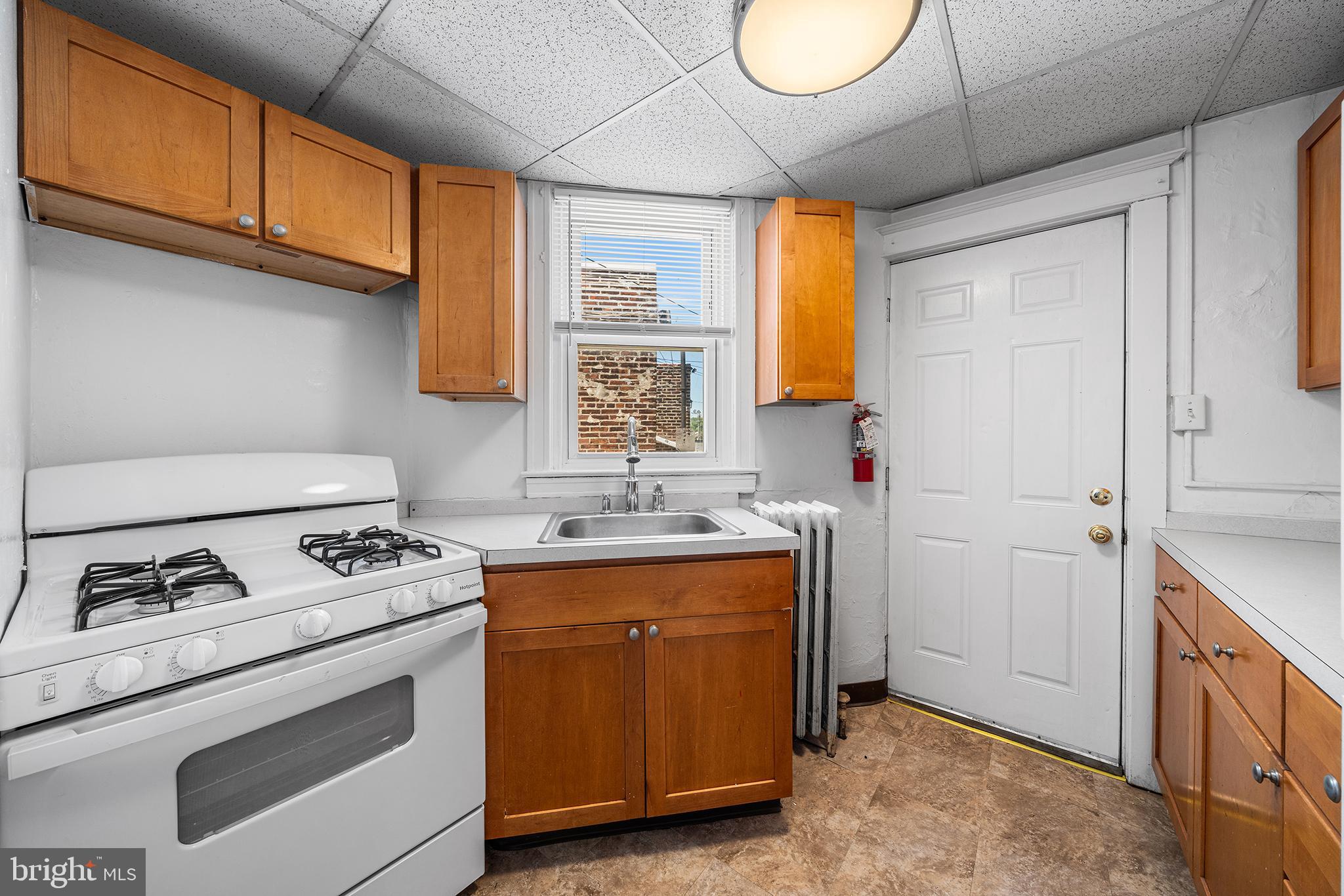 MANOA - Commercial Sale