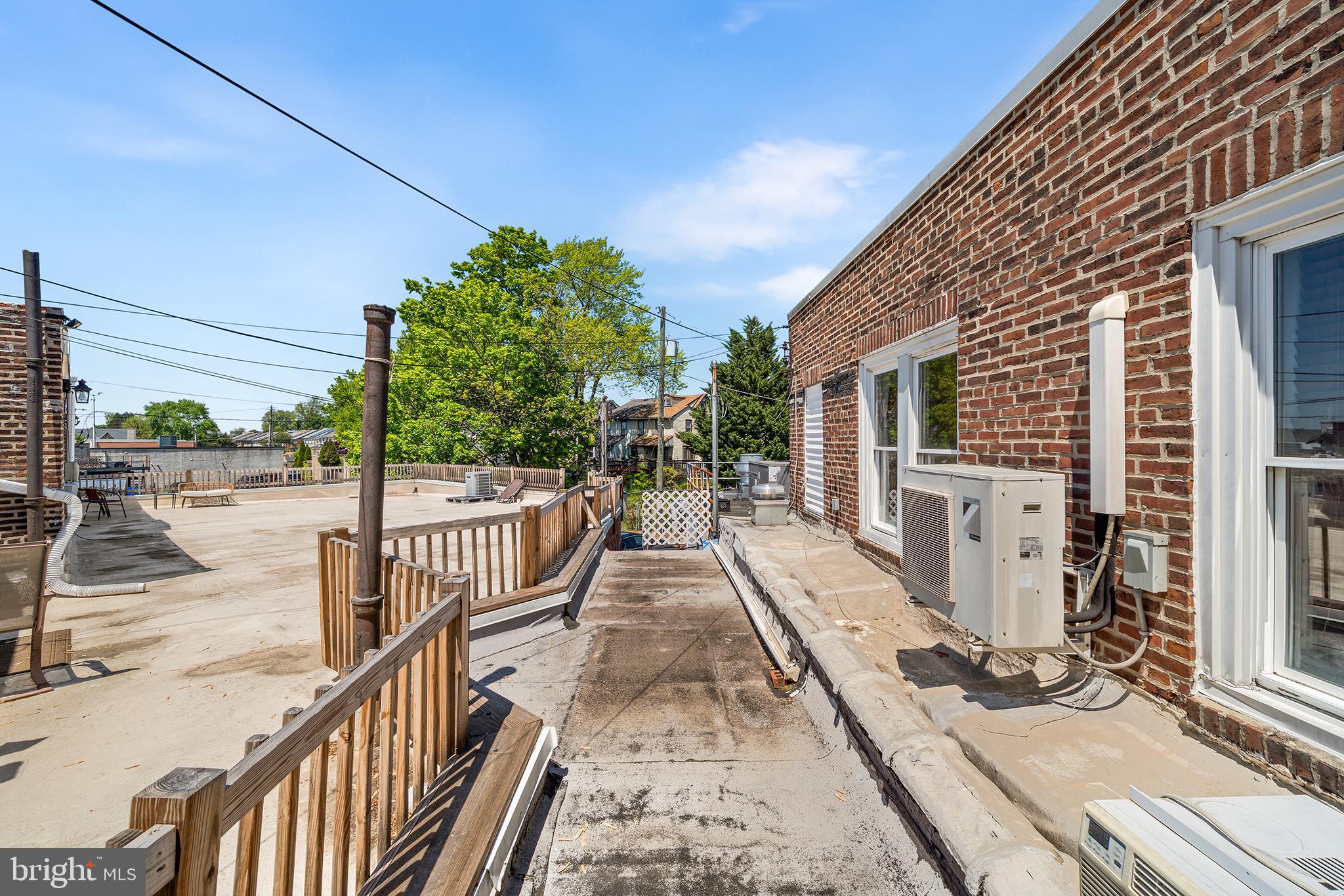 MANOA - Commercial Sale