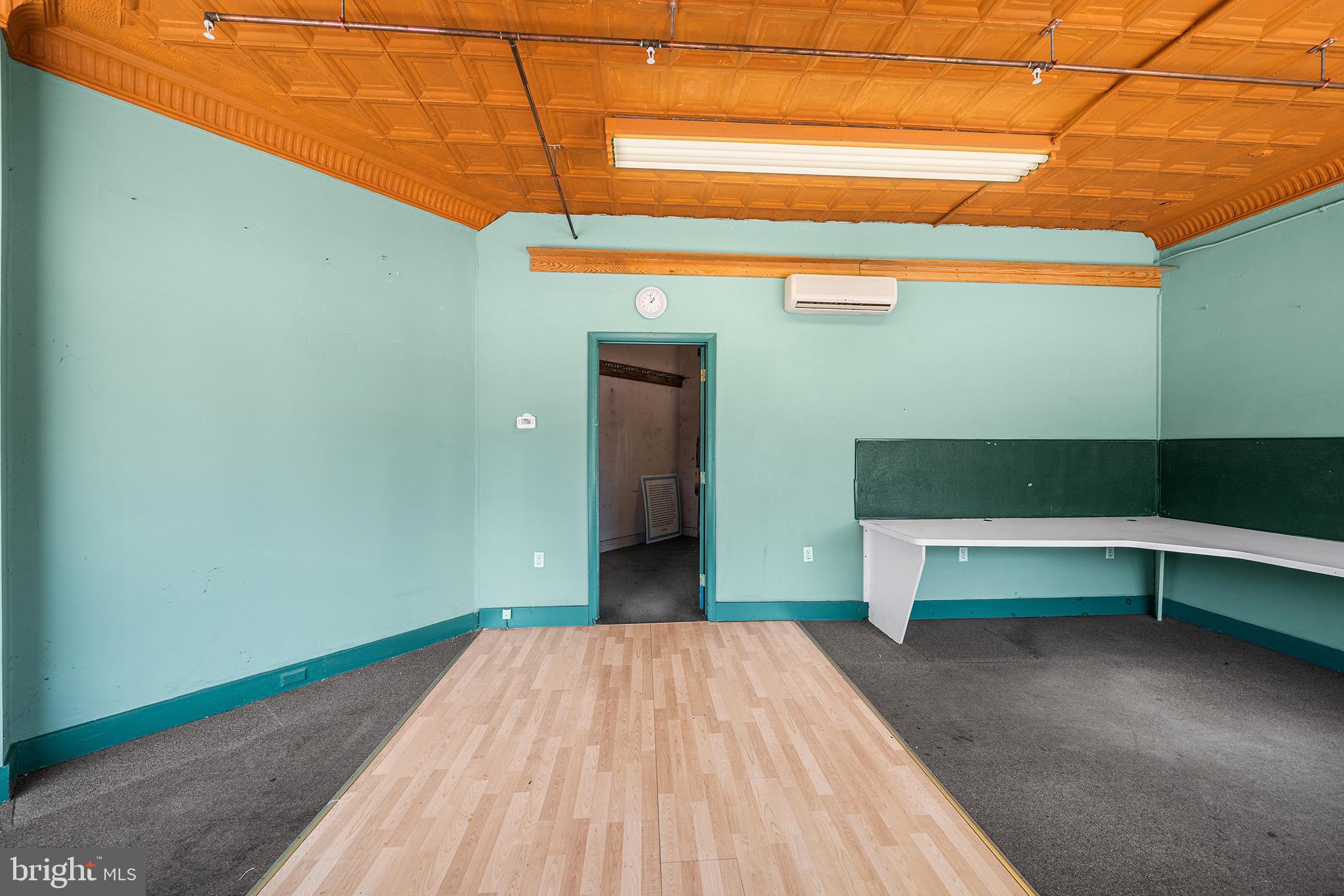 MANOA - Commercial Sale