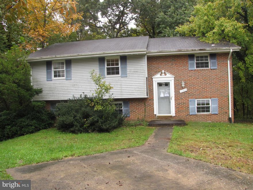 FULLY AVAILABLE 11/13/2018. Wonderful split foyer home on premium lot. Summer brings wooded privacy to back yard. Winter brings view of river. 3 bdrm & 2 bths upstairs and 2 bdrms & 1 bth downstairs. FFWO basement. Open liv/din room. Eat-in Kitchen. SGD to deck with stairs down to patio and trail for hiking .