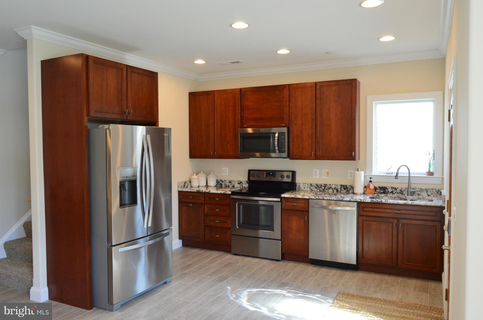 WOODLAND BEACH - Residential