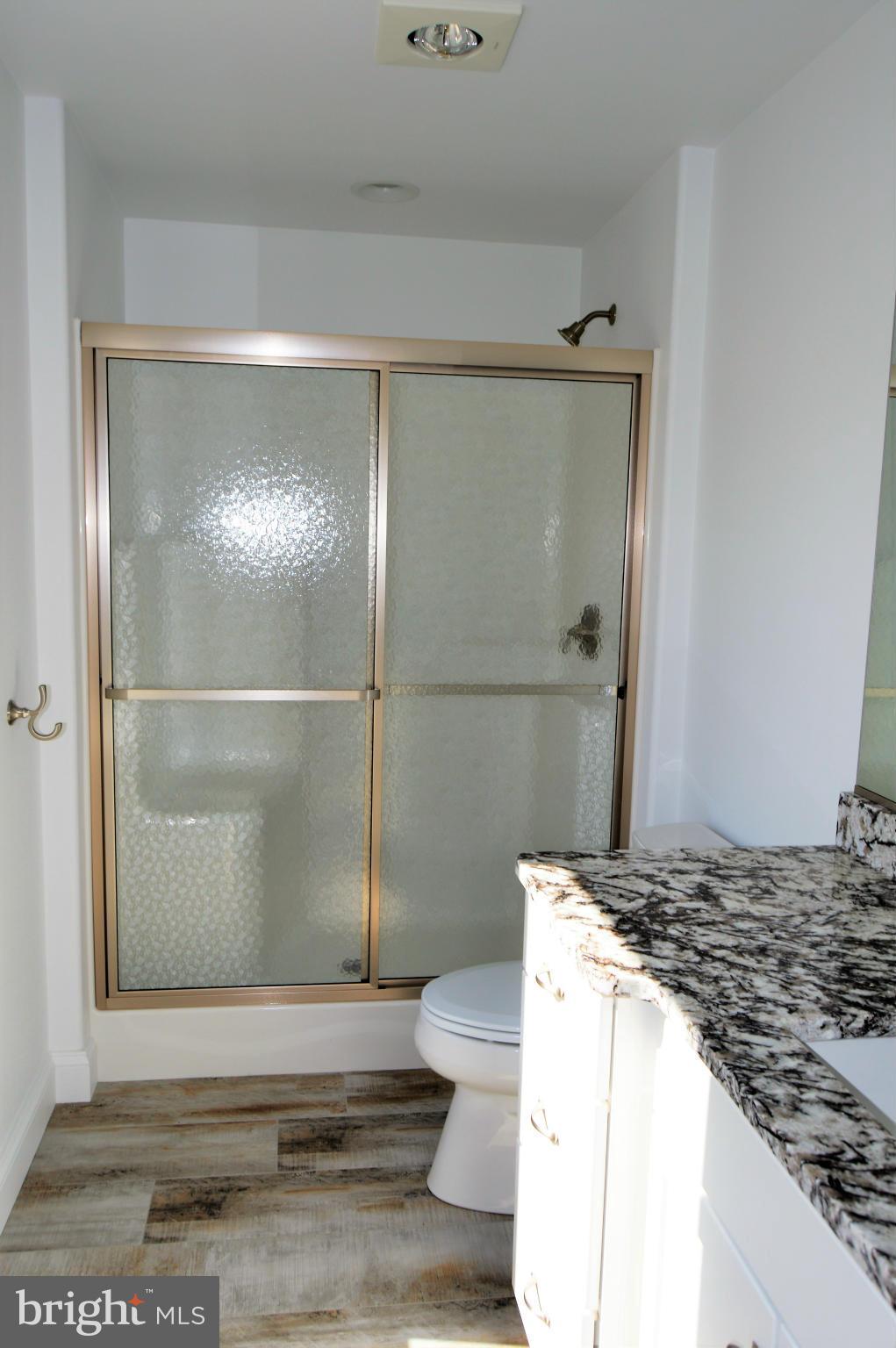 WOODLAND BEACH - Residential