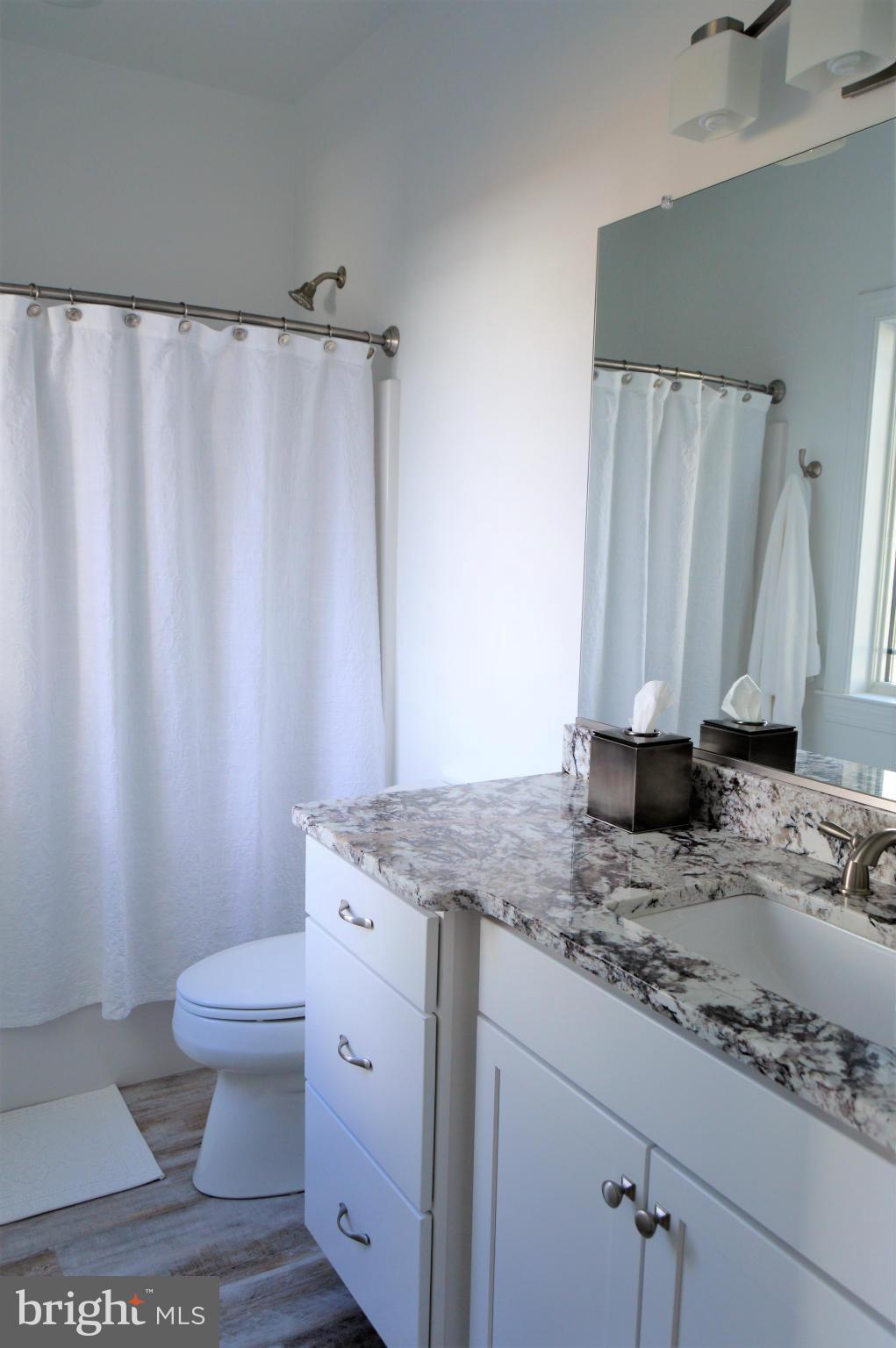 WOODLAND BEACH - Residential