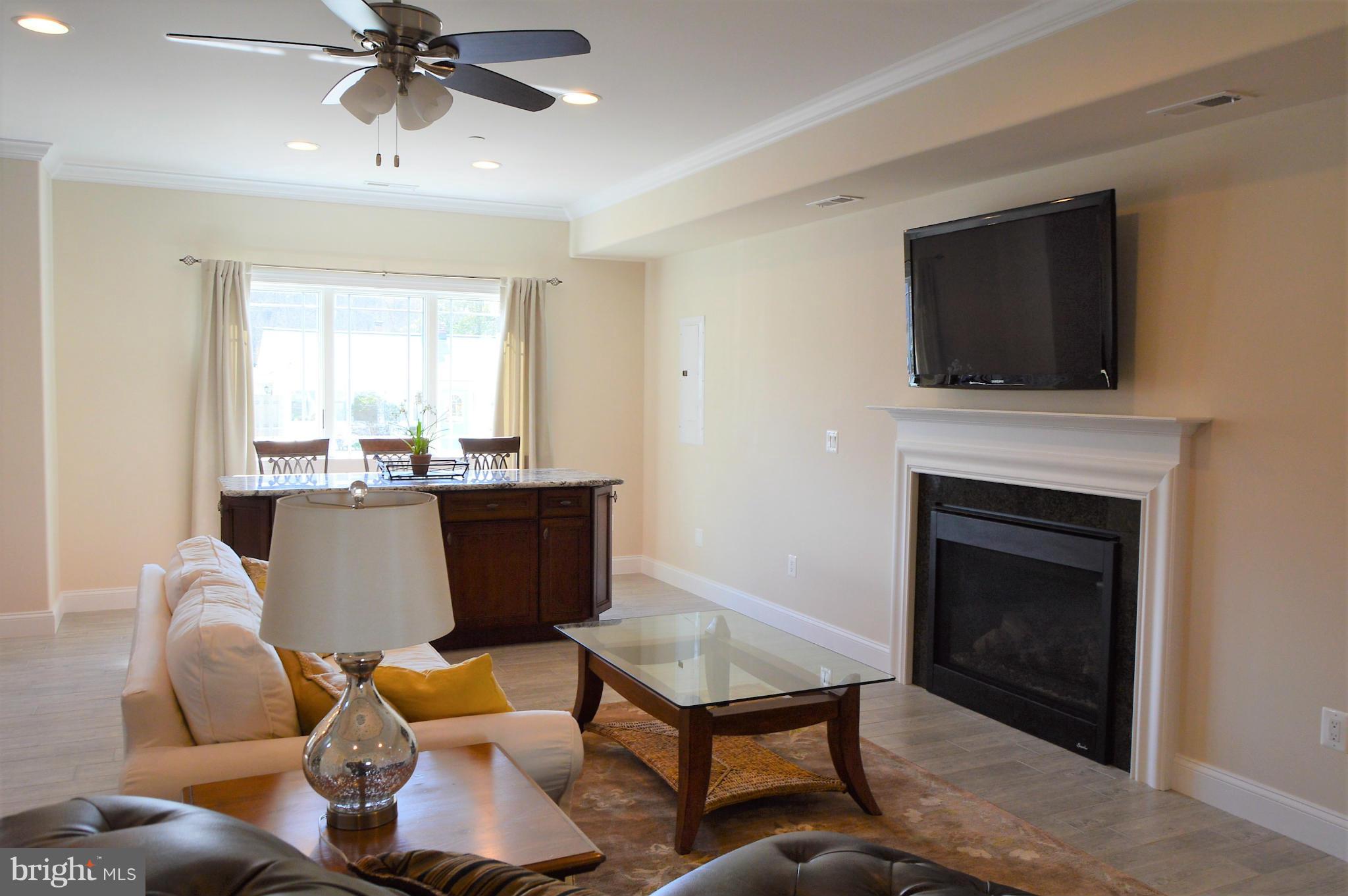 WOODLAND BEACH - Residential