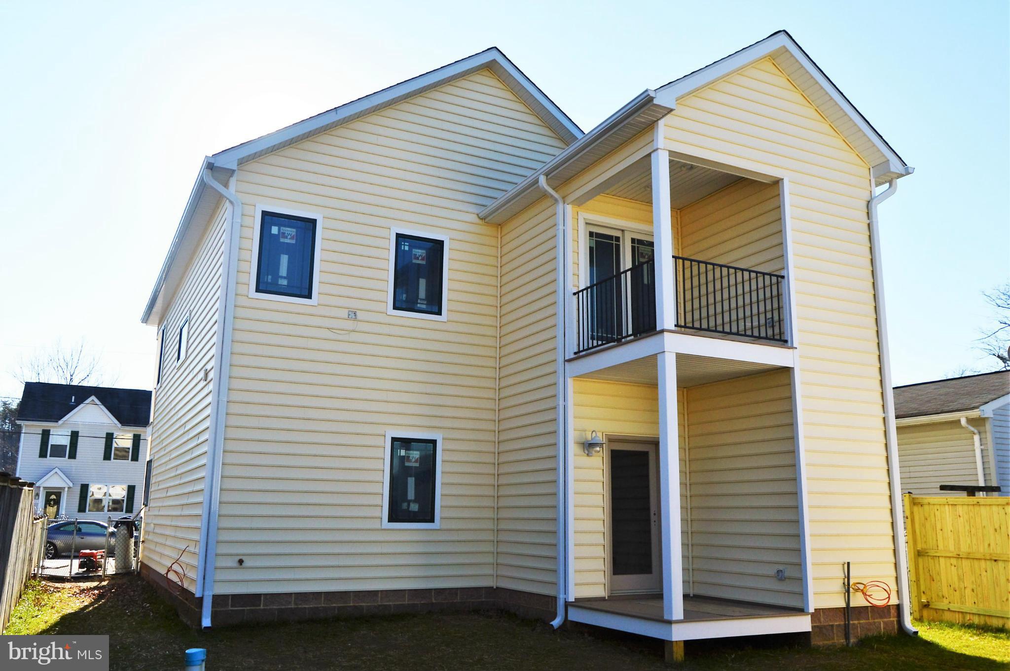 WOODLAND BEACH - Residential