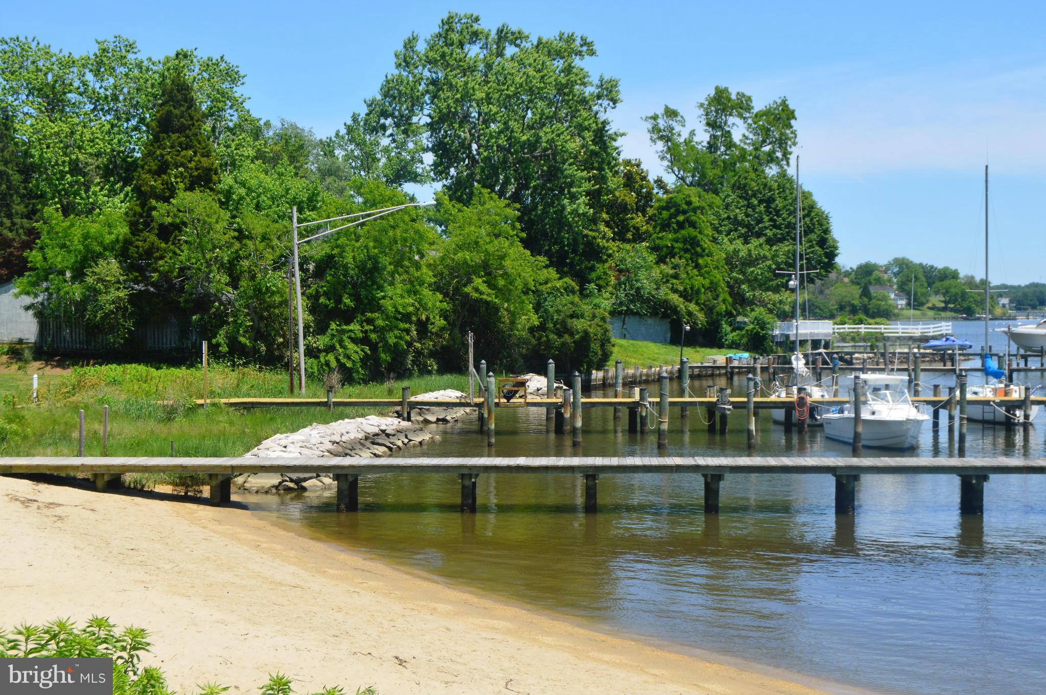 WOODLAND BEACH - Residential