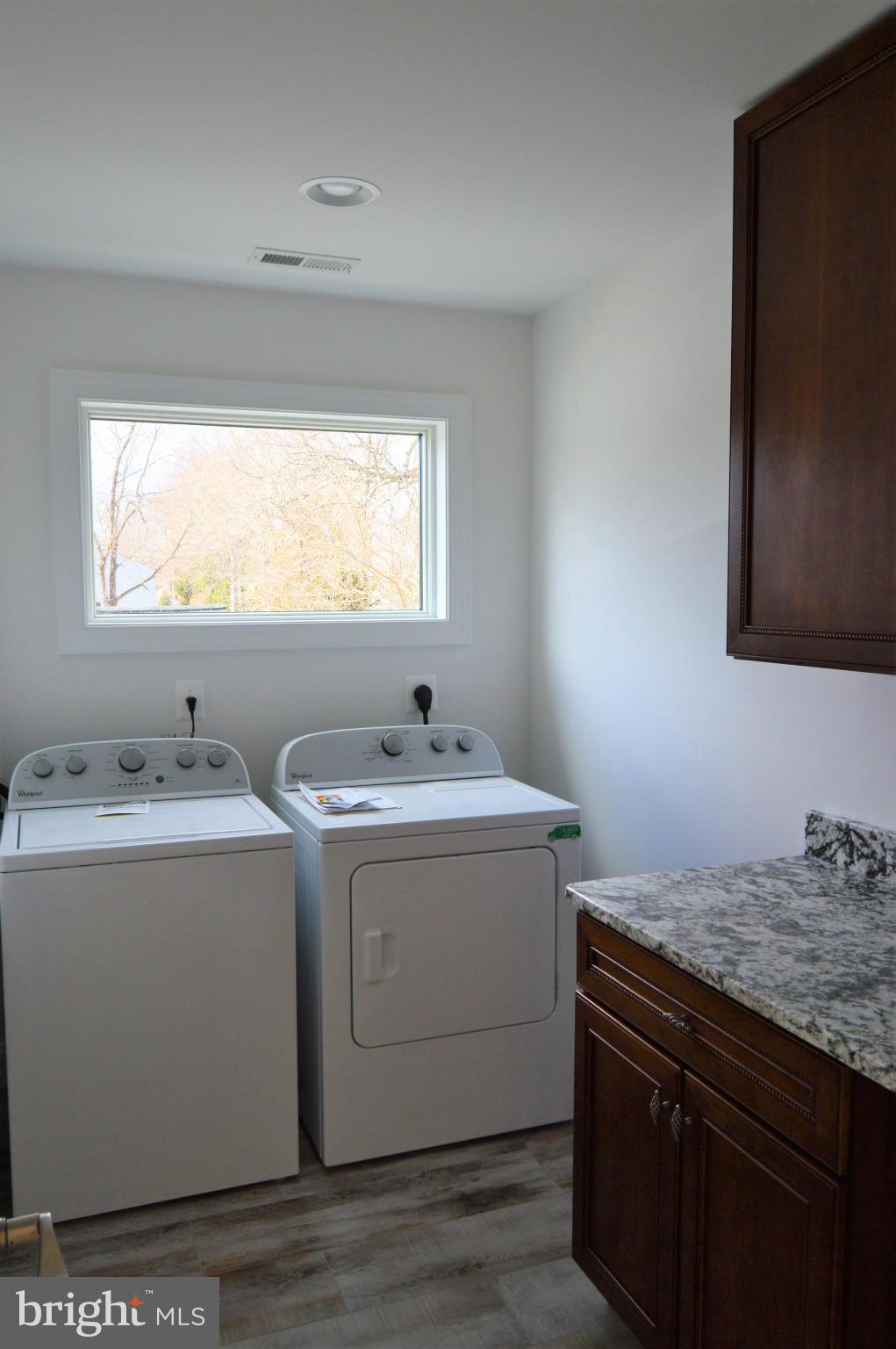 WOODLAND BEACH - Residential