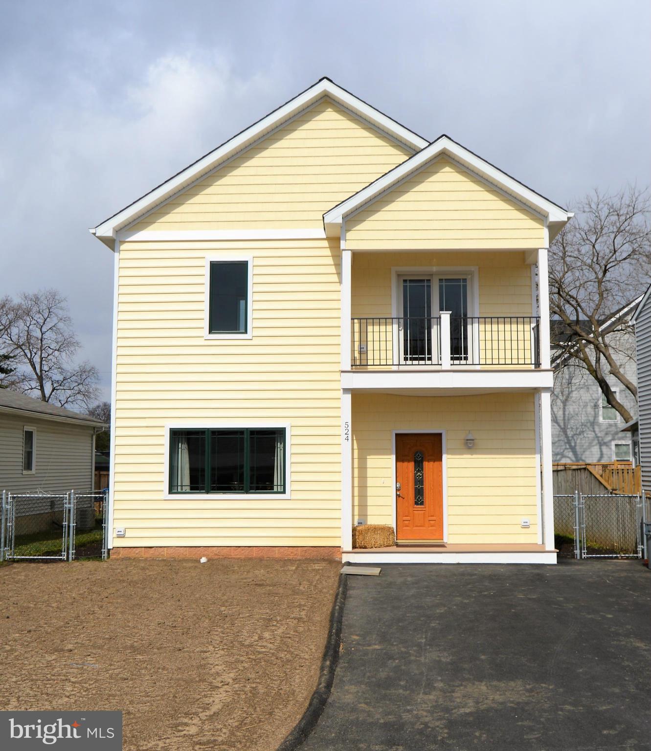 WOODLAND BEACH - Residential