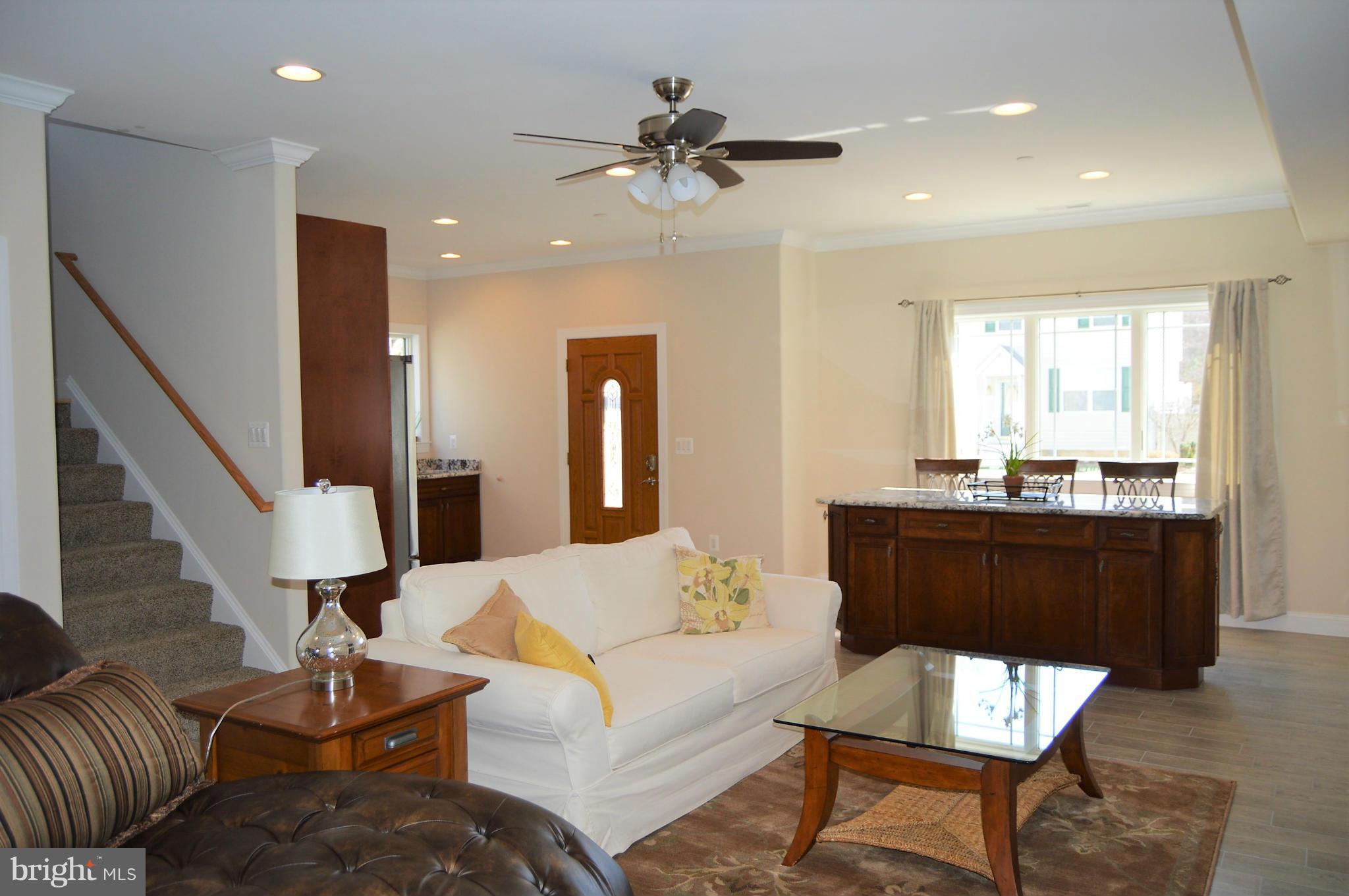 WOODLAND BEACH - Residential