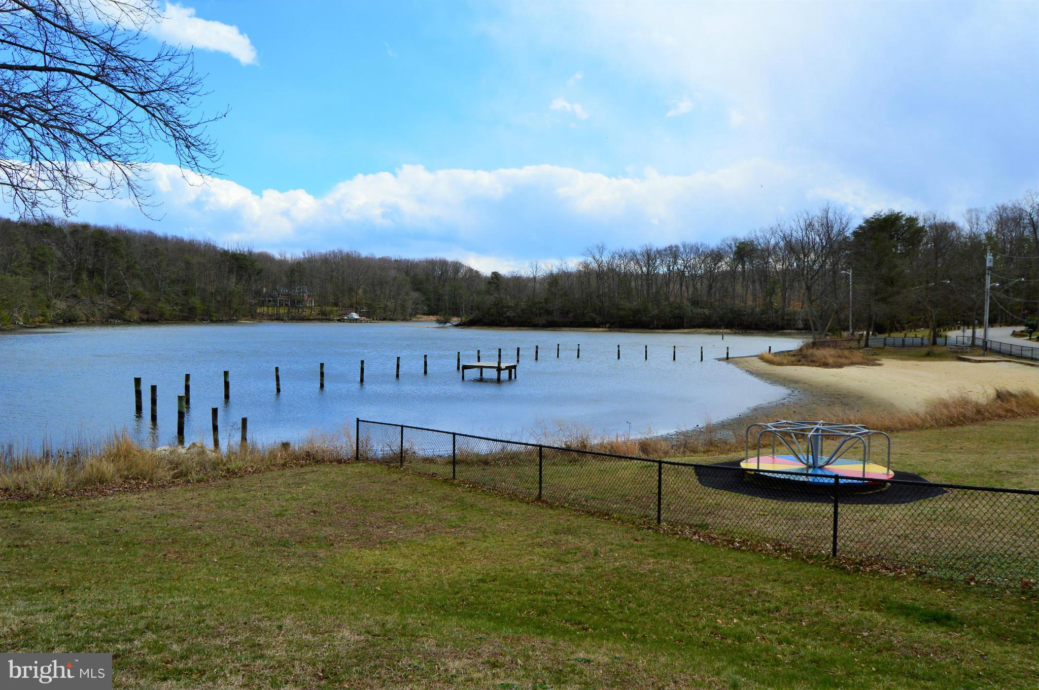 WOODLAND BEACH - Residential