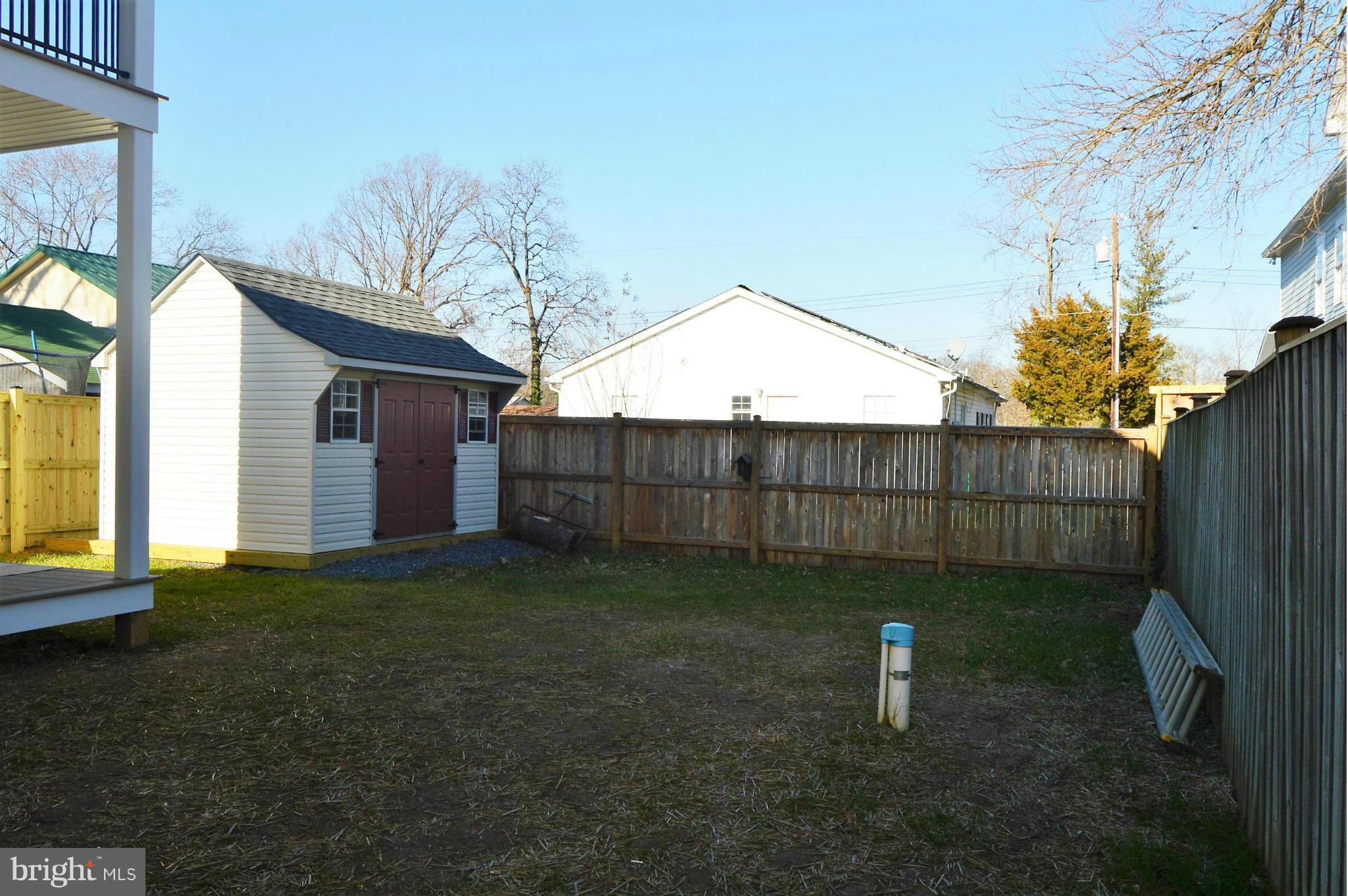 WOODLAND BEACH - Residential