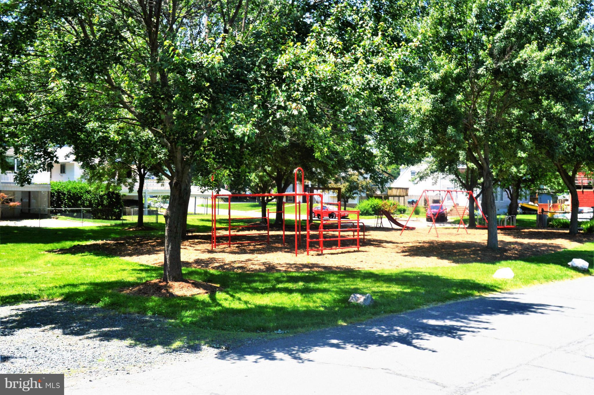 WOODLAND BEACH - Residential