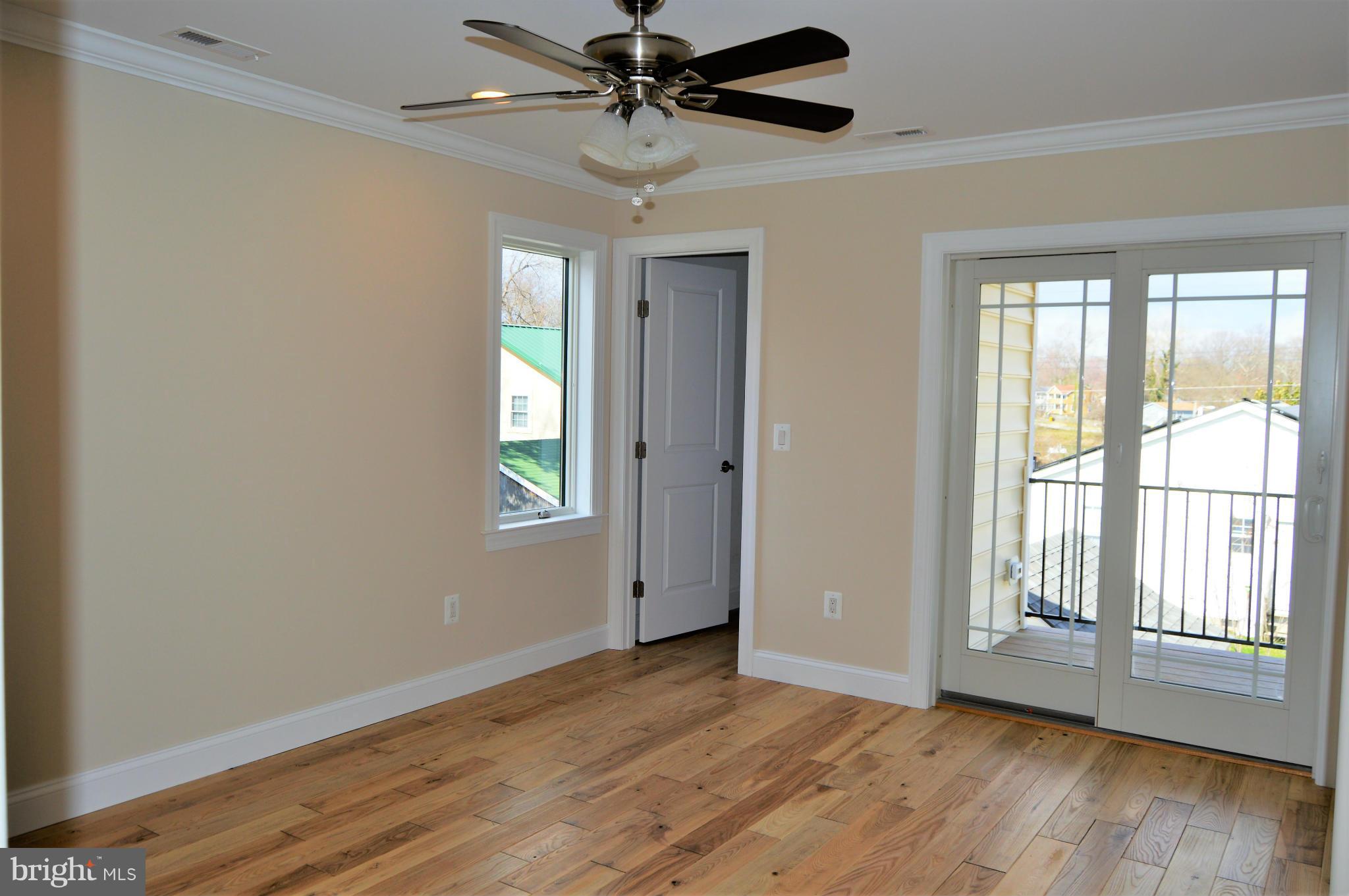 WOODLAND BEACH - Residential