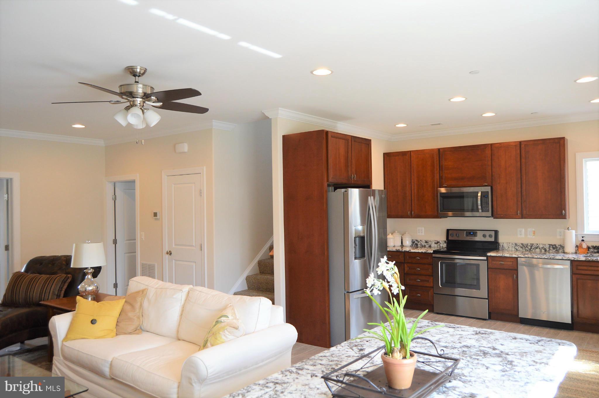 WOODLAND BEACH - Residential