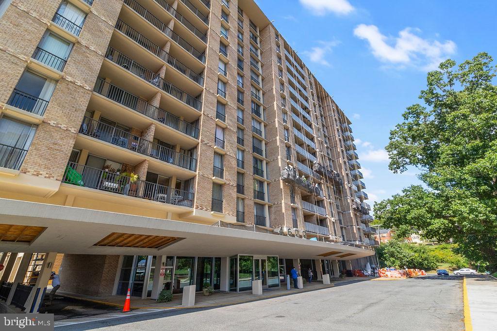 THE CARLTON - Residential Lease