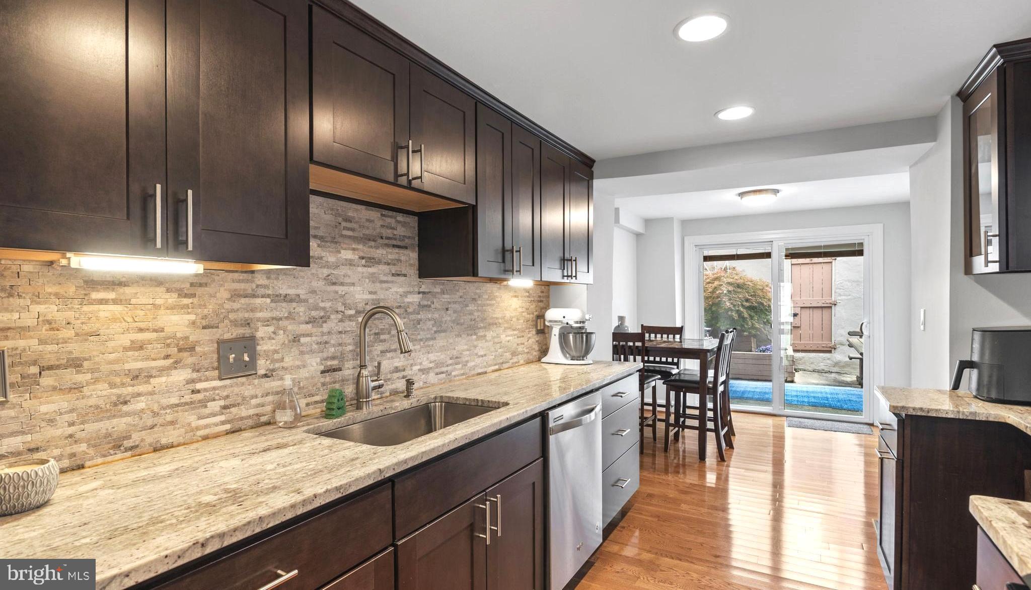 LITTLE ITALY - Residential Lease