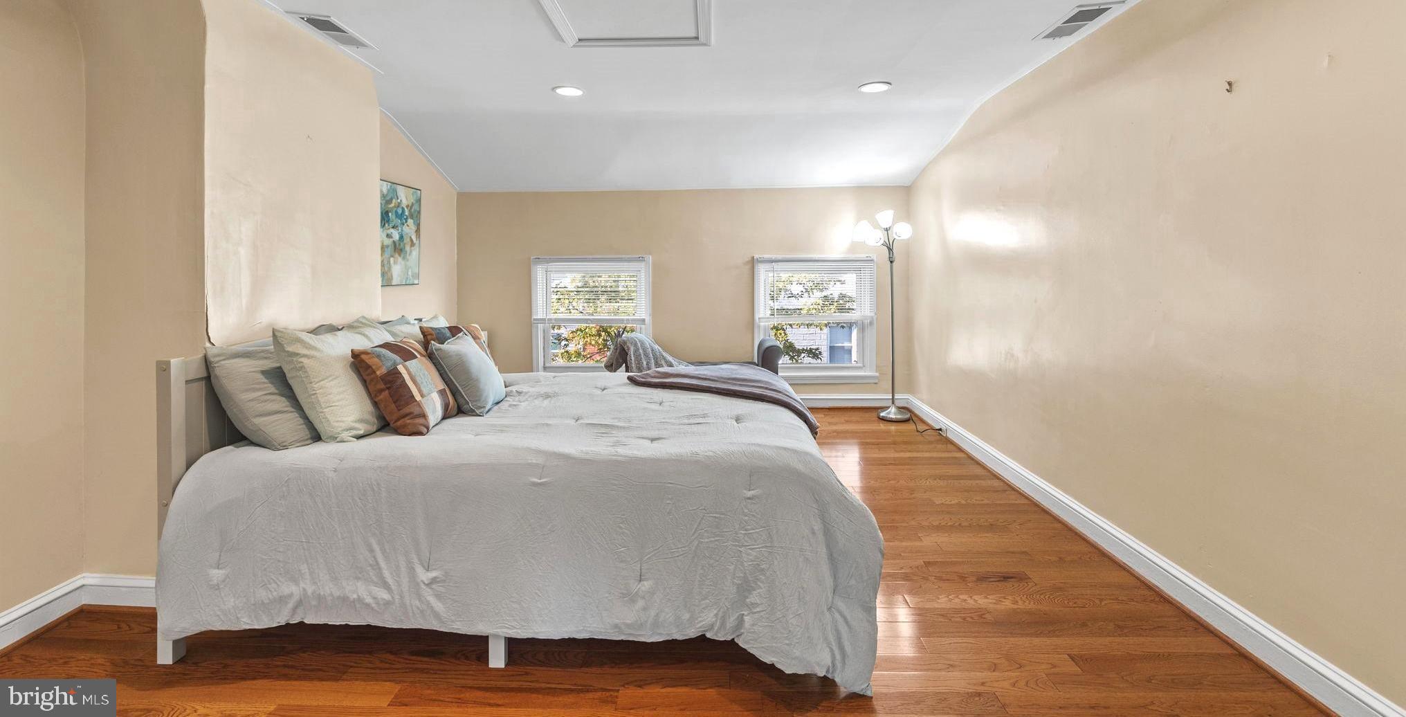 LITTLE ITALY - Residential Lease