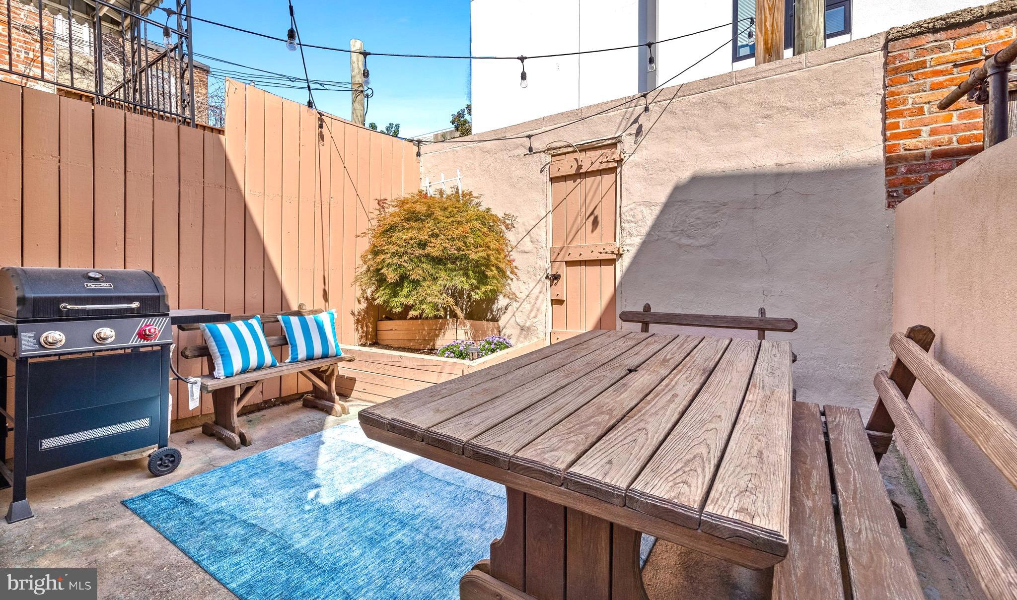 LITTLE ITALY - Residential Lease