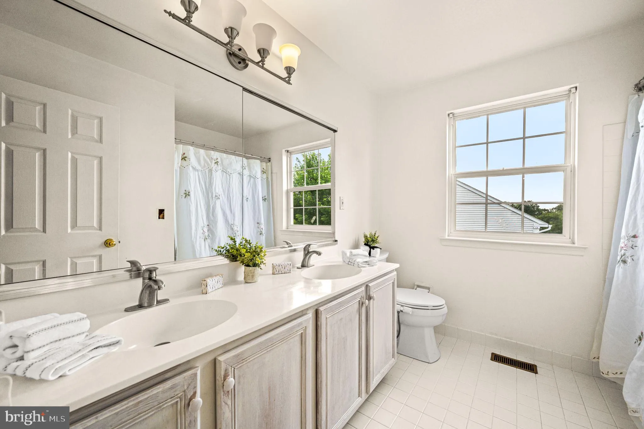 Eagleville, Pennsylvania 19403, United States, 4 Bedrooms Bedrooms, ,3 BathroomsBathrooms,Residential,Active,171199