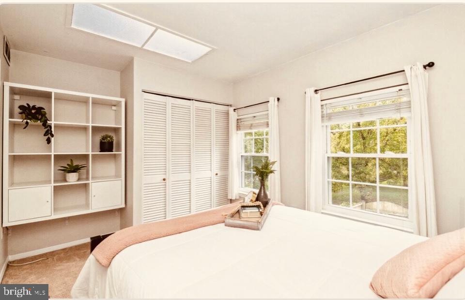 WASHINGTON HILL - Residential