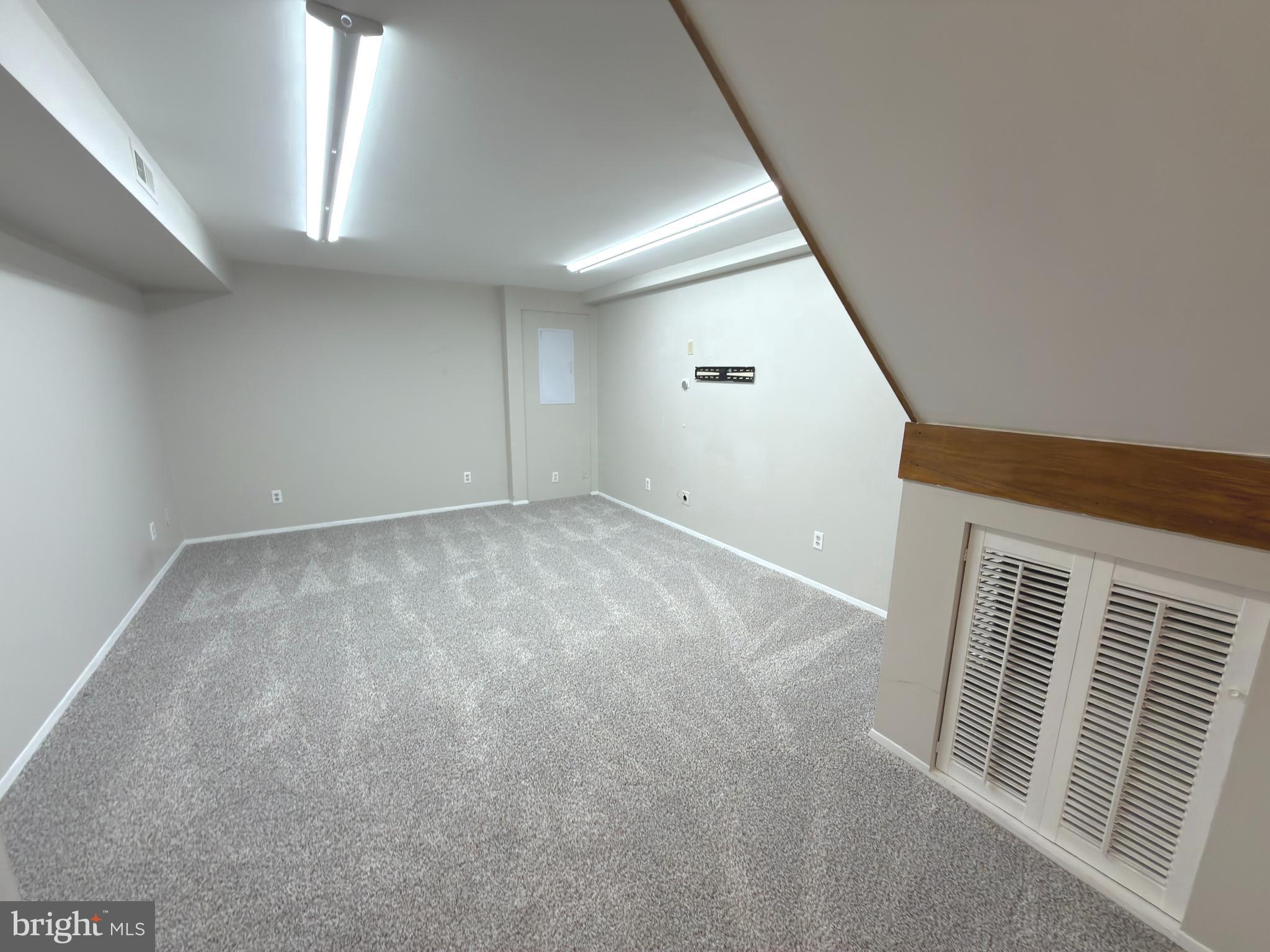 WASHINGTON HILL - Residential