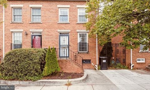 Photo of 14 N Wolfe Street N, BALTIMORE, MD 21231 (MLS # MDBA2213438)