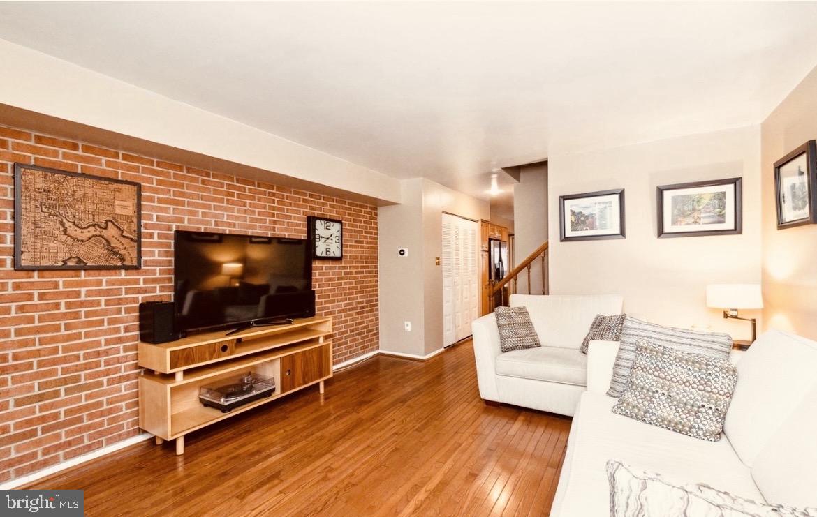WASHINGTON HILL - Residential