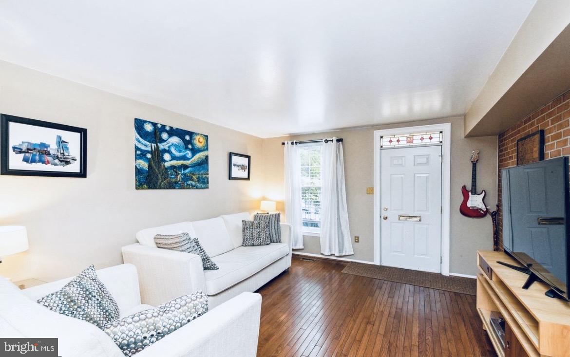 WASHINGTON HILL - Residential