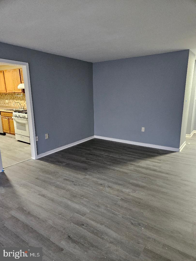 CHELSEA WOODS COURTS - Residential Lease