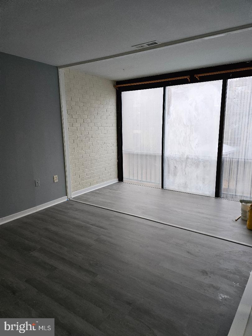 CHELSEA WOODS COURTS - Residential Lease