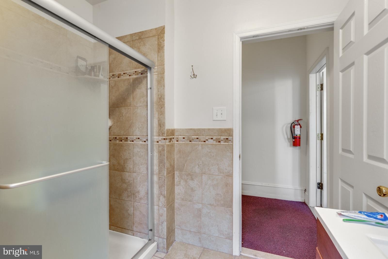 UNIVERSITY CITY - Residential Lease