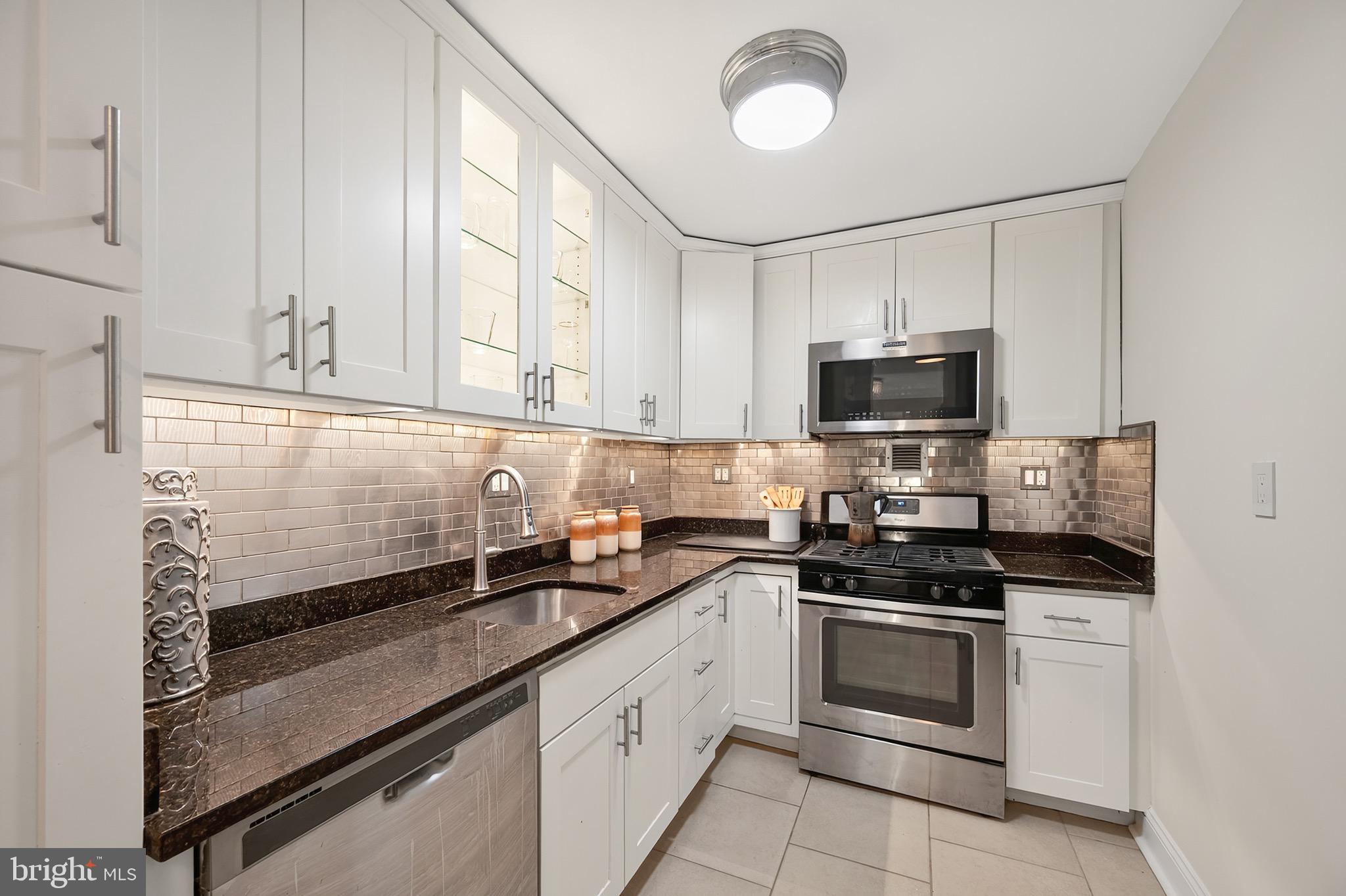 PORT ROYAL CONDOMINIUM - Residential