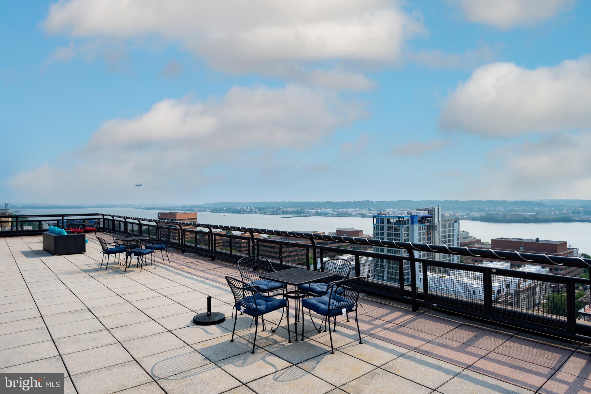 PORT ROYAL CONDOMINIUM - Residential