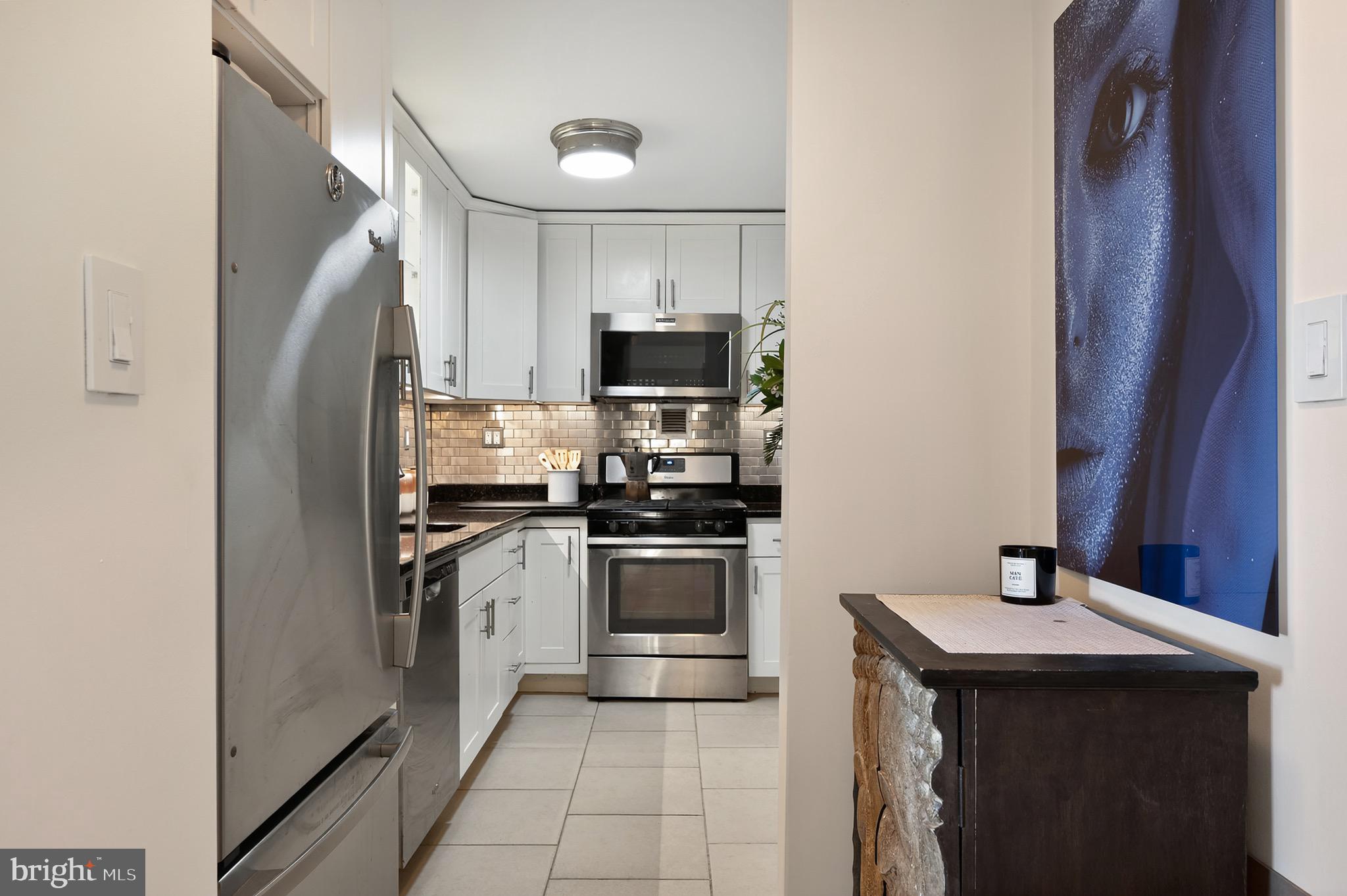 PORT ROYAL CONDOMINIUM - Residential