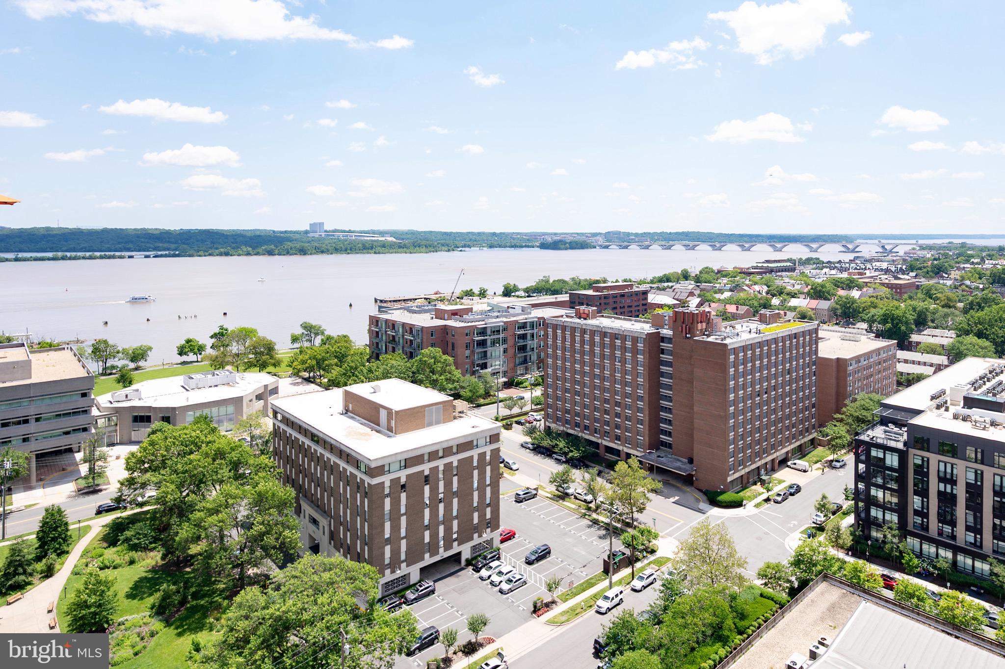 PORT ROYAL CONDOMINIUM - Residential