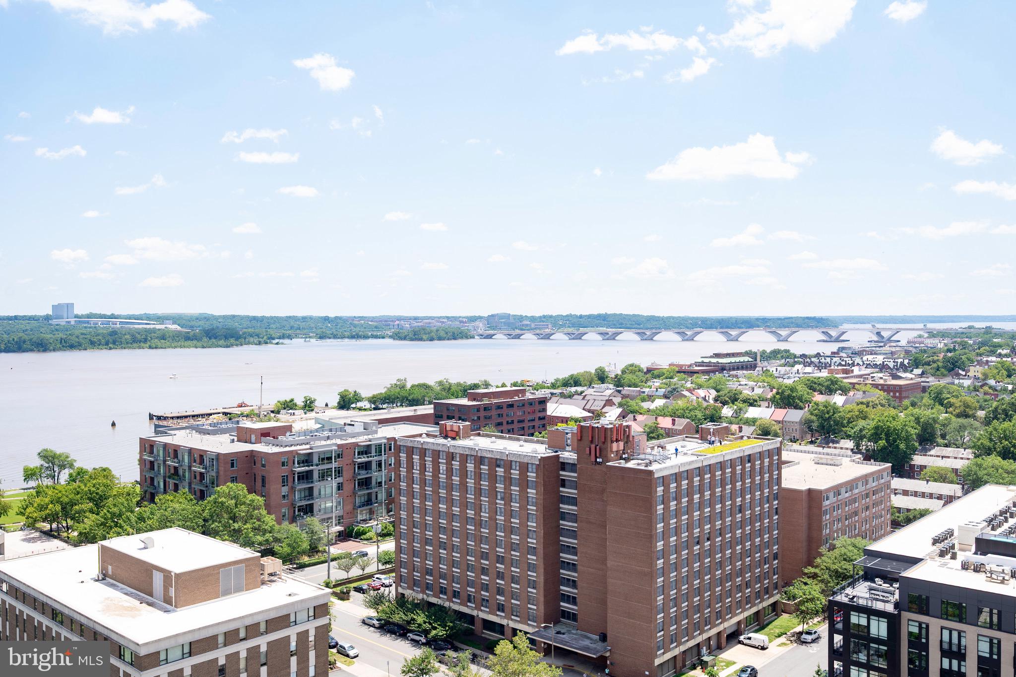 PORT ROYAL CONDOMINIUM - Residential