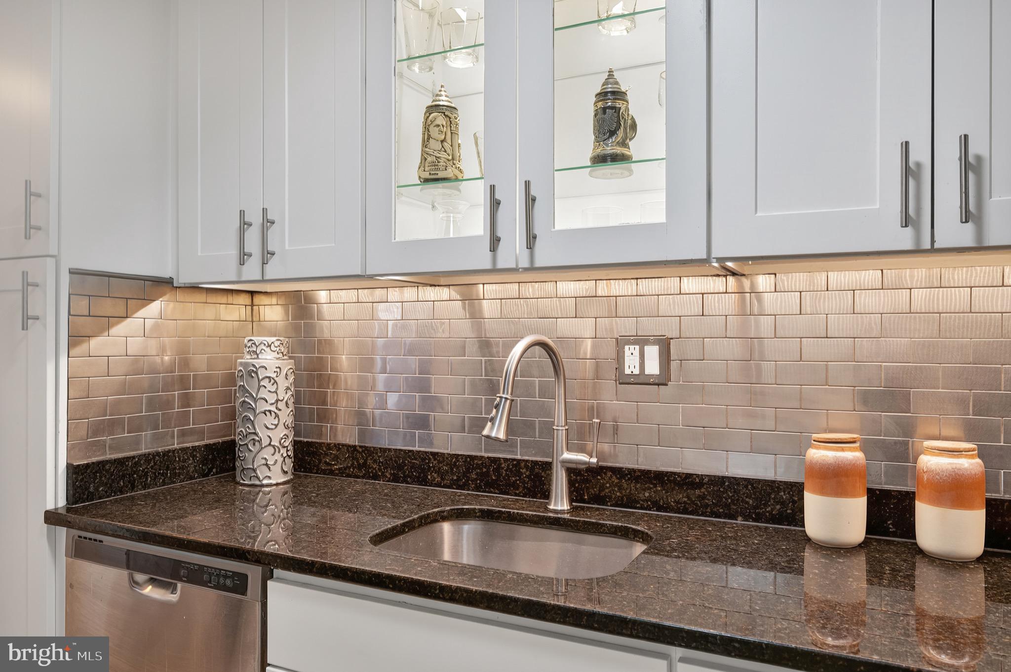 PORT ROYAL CONDOMINIUM - Residential