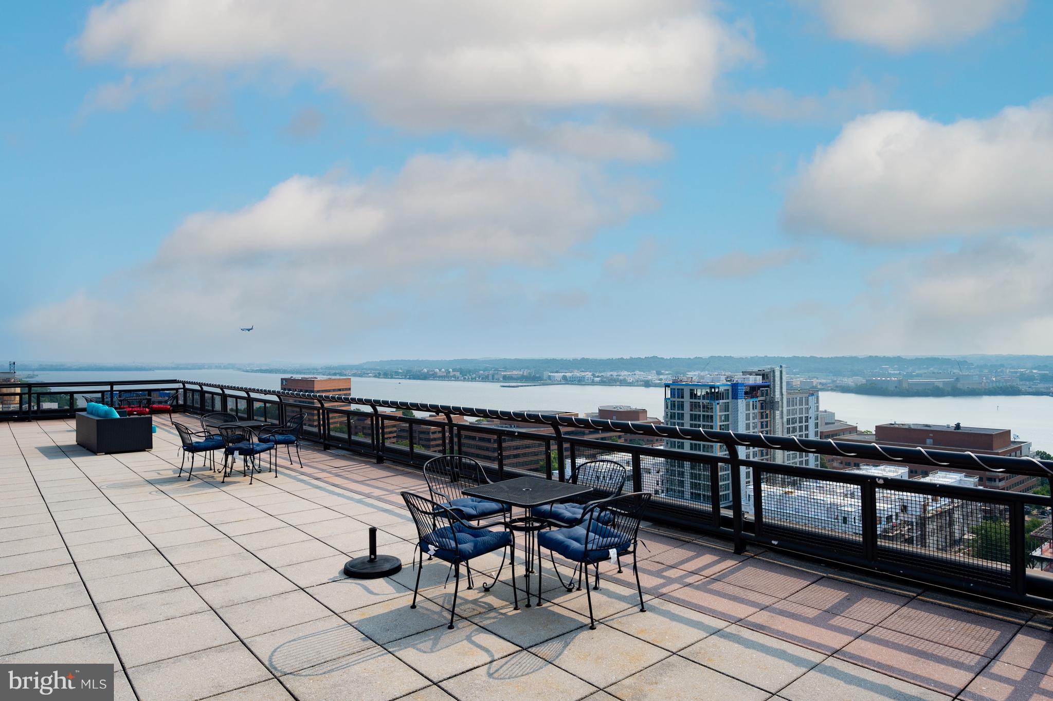 PORT ROYAL CONDOMINIUM - Residential