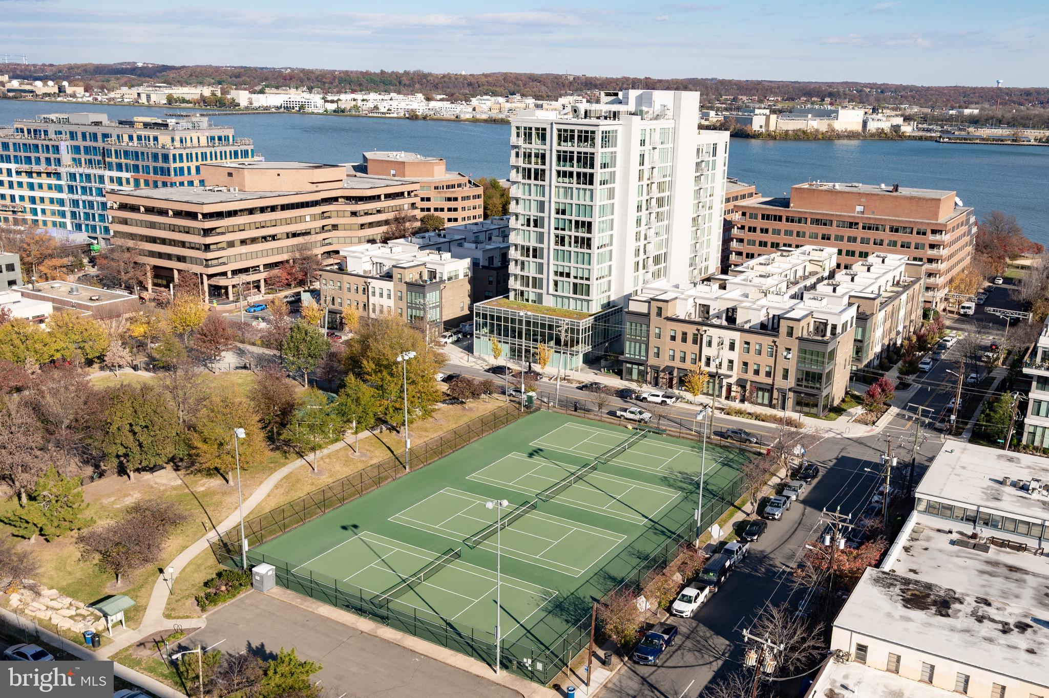 PORT ROYAL CONDOMINIUM - Residential