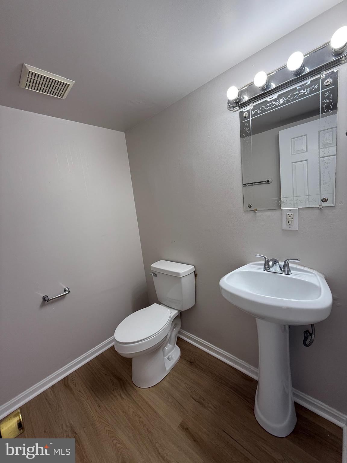 OLDE GREENWICH - Residential Lease