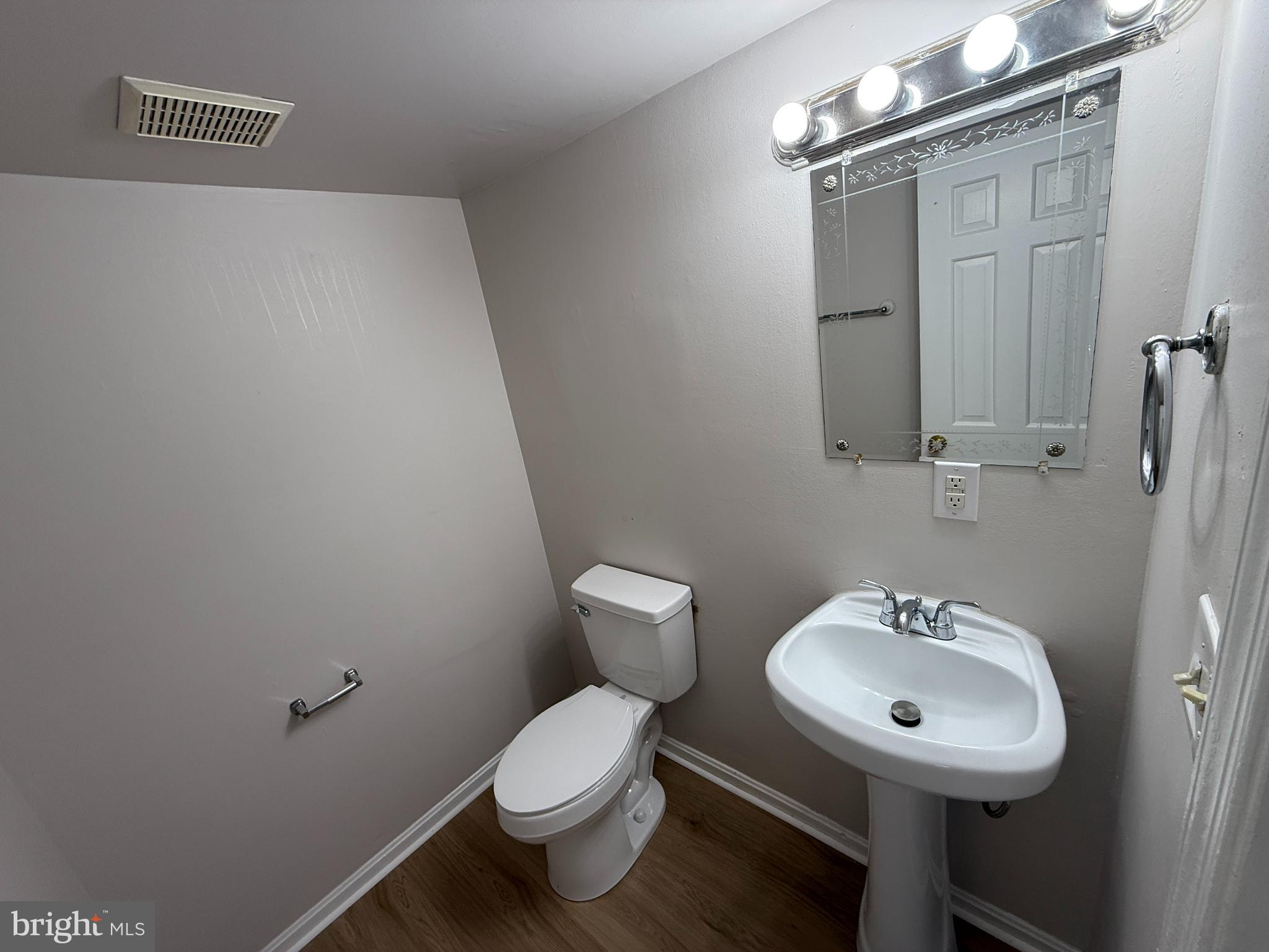 OLDE GREENWICH - Residential Lease