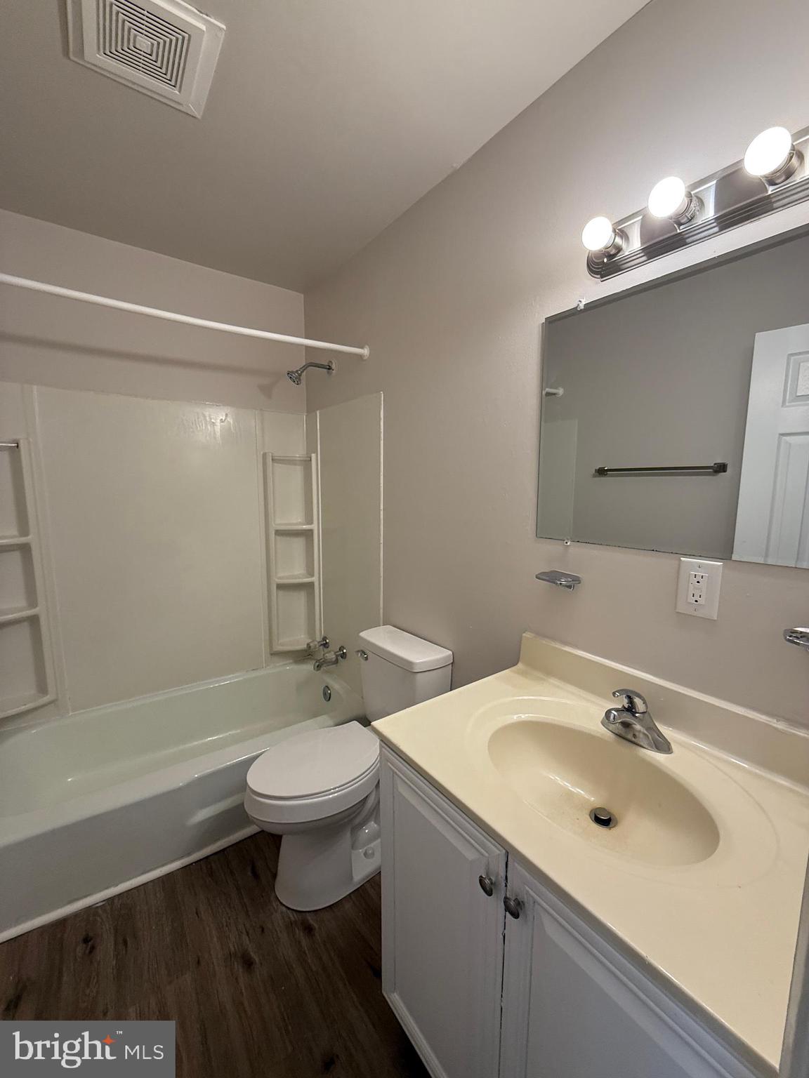 OLDE GREENWICH - Residential Lease