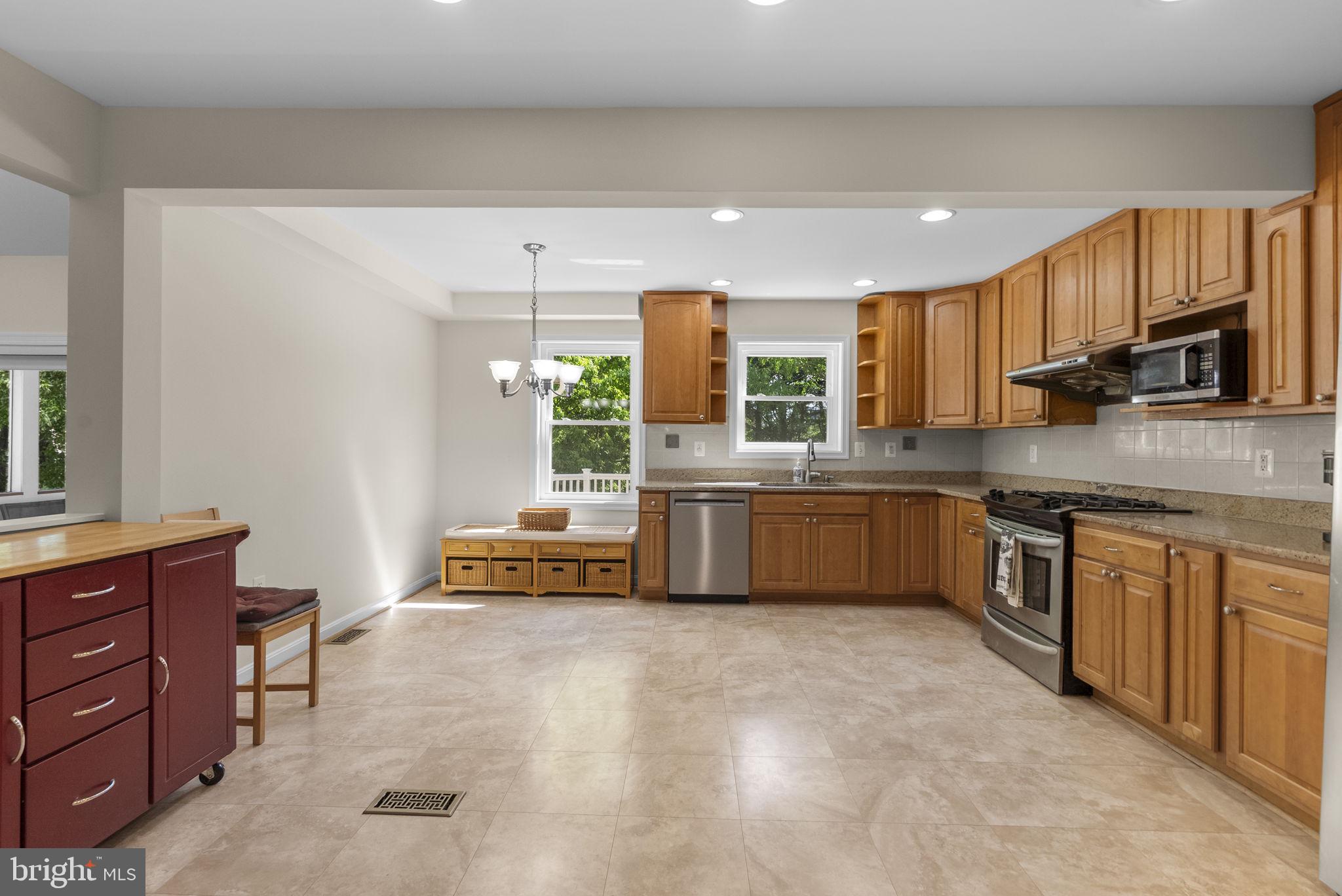 WASHINGTONIAN VILLAGE - Residential