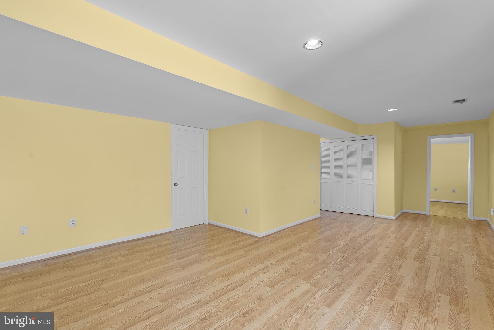 WASHINGTONIAN VILLAGE - Residential