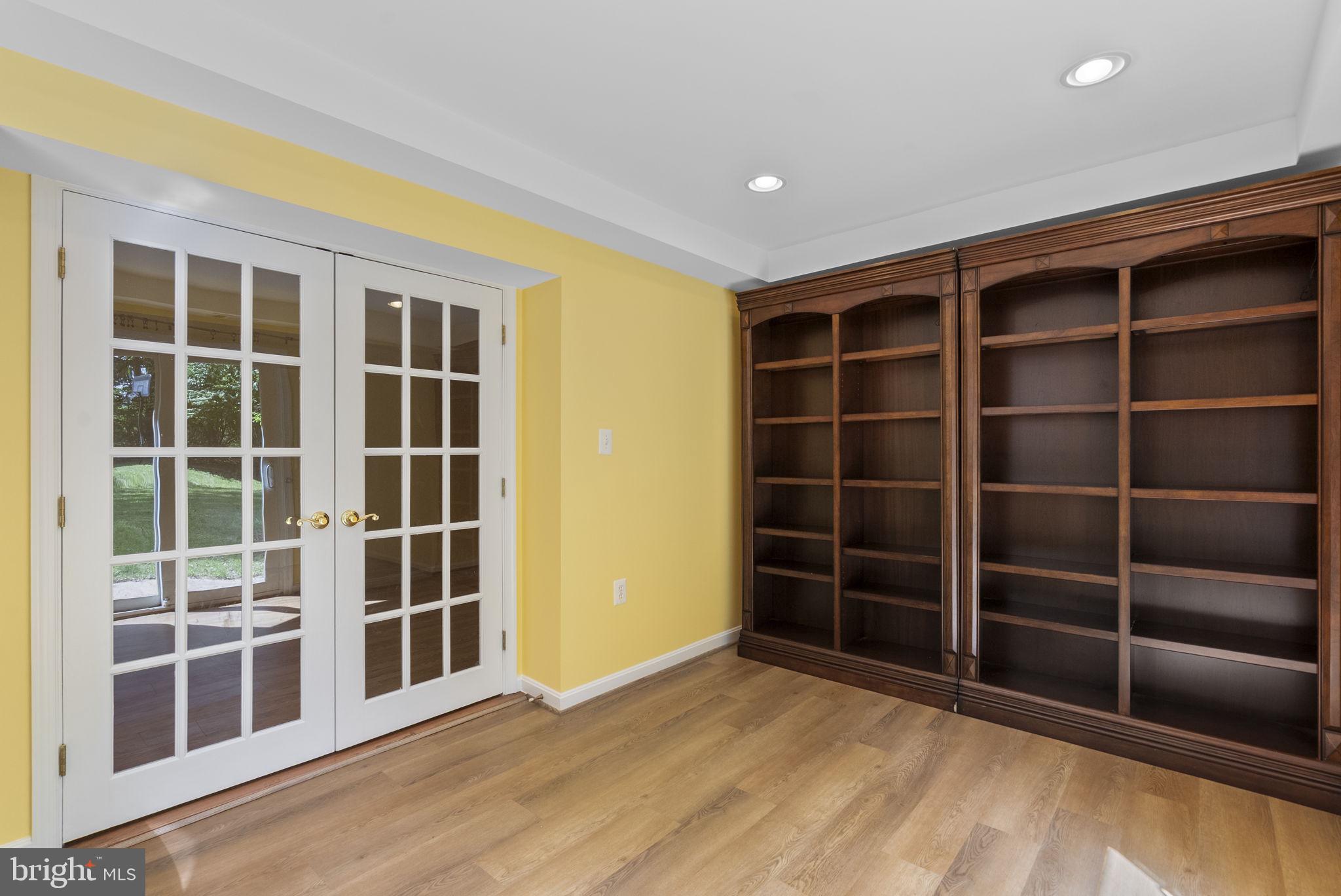 WASHINGTONIAN VILLAGE - Residential