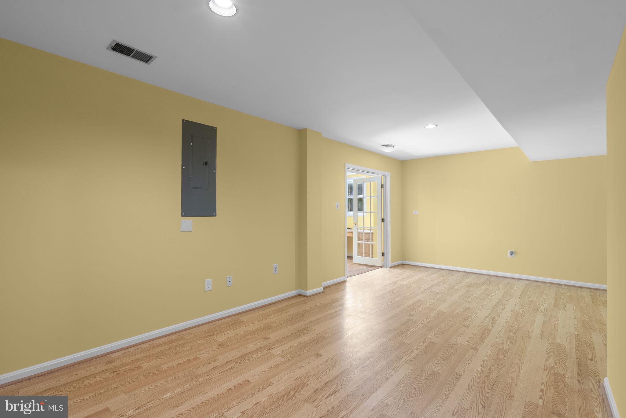 WASHINGTONIAN VILLAGE - Residential