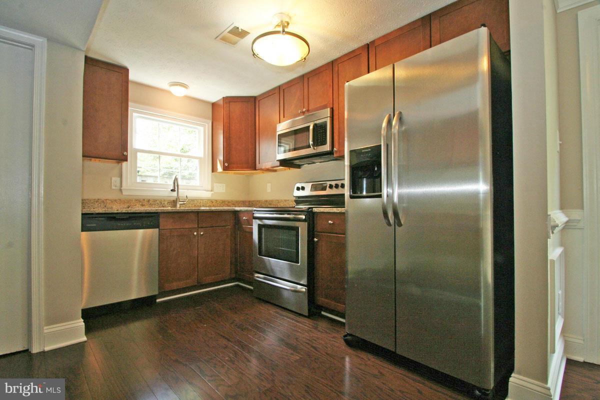 WHISPERING WOODS - Residential